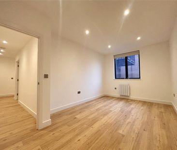 Farnborough Road, Farnborough, Surrey, GU14 - Photo 1