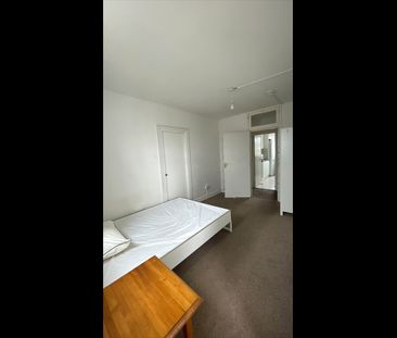 Room in a Shared Flat, Hampstead Road, NW1 - Photo 2