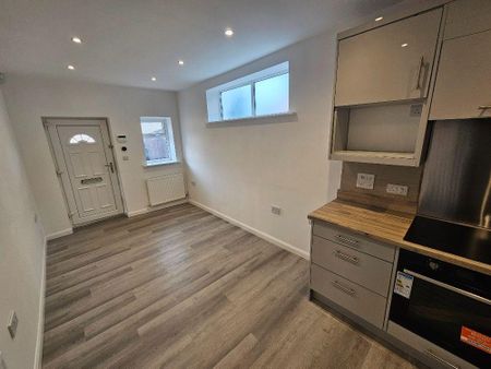 1 bedroom semi-detached house to rent - Photo 2