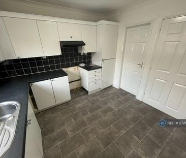 3 bedroom semi-detached house to rent - Photo 5