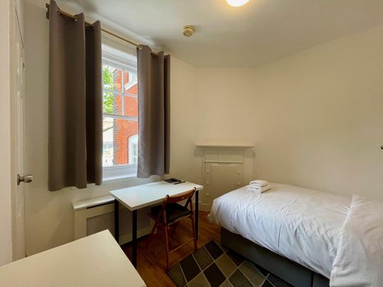 Flat 406 Fulham Palace Road, Fulham W6 9HH - Photo 1