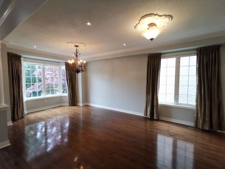 For Lease - 48 Barberry Crescent, Richmond Hill, Ontario - Photo 2