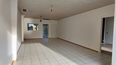 Opgefriste woning met 3 slaapkamers en tuin in Sint-Jan-in-Eremo - Photo 5