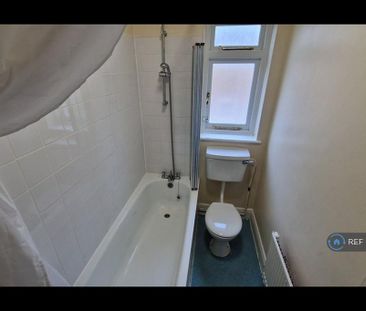 3 bedroom flat to rent - Photo 5