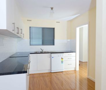 MASSIVE MODERN APARTMENT - Photo 4