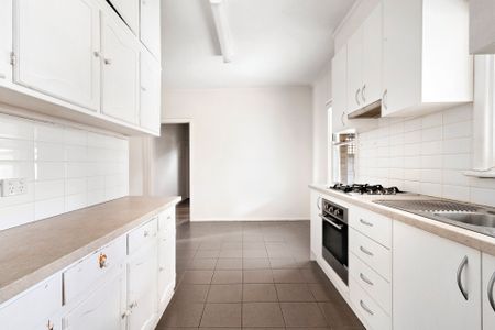 71 Kingsley Road, Airport West - Photo 2