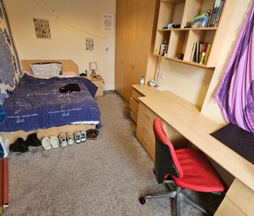 5 Bed - 10 Walmsley Road, Hyde Park, Leeds - LS6 1NG - Student - Photo 2