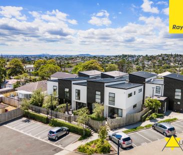 2 Bedroom & 1.5 Bathroom Townhouse in Glen Eden! - Photo 2