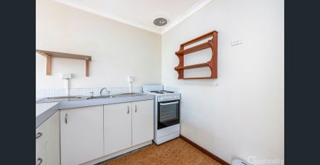 Low maintenance unit in heart of Rockingham - Photo 2