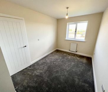 4 bedroom semi-detached house to rent - Photo 6