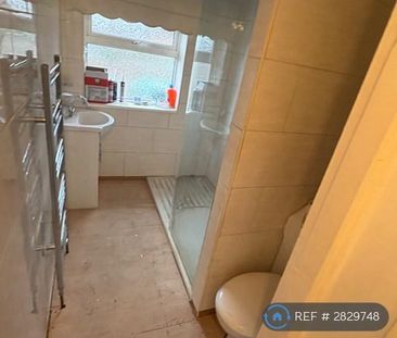 3 bedroom semi-detached house to rent - Photo 6