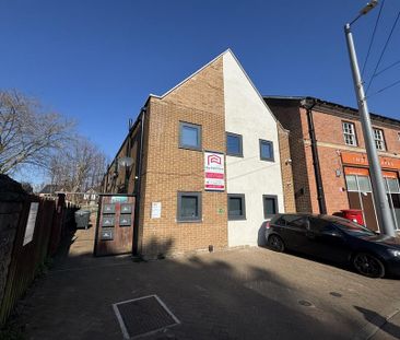 1 bedroom in a house share to rent - Photo 2