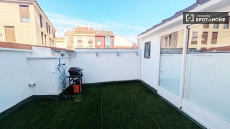 Piso de alquiler en Tres Olivos - Valverde - Photo 4