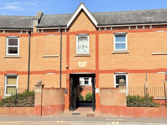 Standish Court, Taunton, Somerset - Photo 1