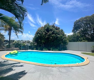 Broadbeach Waters - Photo 1