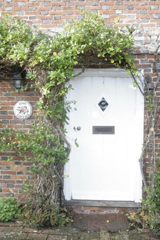 3 bedroom character property to rent - Photo 2