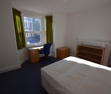 4 bedroom terraced house to rent - Photo 4