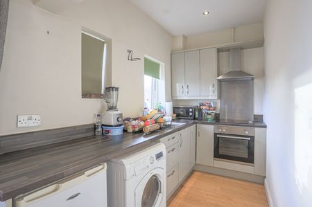 2 Bed Flat, Manor Grove, LS7 - Photo 2