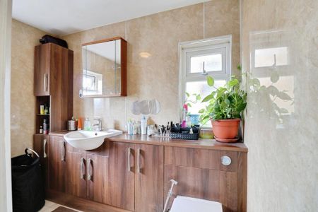 3 bedroom semi-detached house to rent - Photo 4