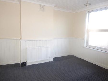 Sutherland Mount, Harehills, LS9 - Leeds - Photo 3