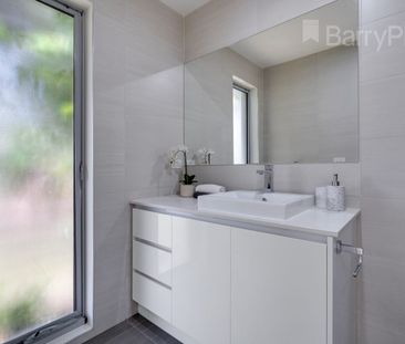 1/1 Lake Grove, Coburg North, Vic 3058 - Photo 3