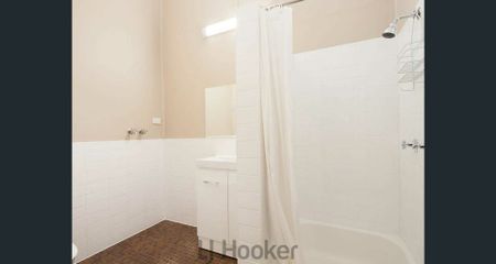 Charming 2 Bedroom Unit in Convenient Kurri Kurri Location - Photo 3