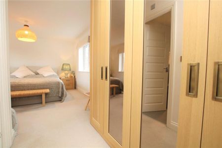 4 bedroom detached house to rent - Photo 5