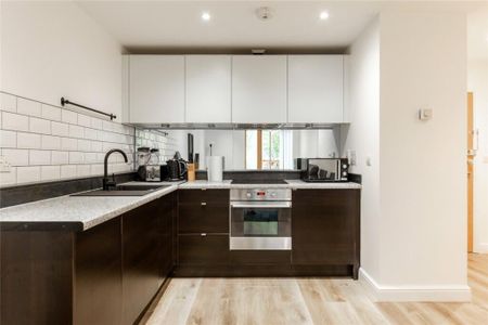 1 Bed Flat, Arboretum Place, IG11 - Photo 4