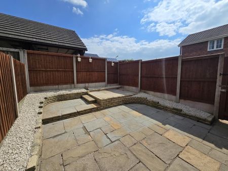 3 bedroom end of terrace house to rent - Photo 3