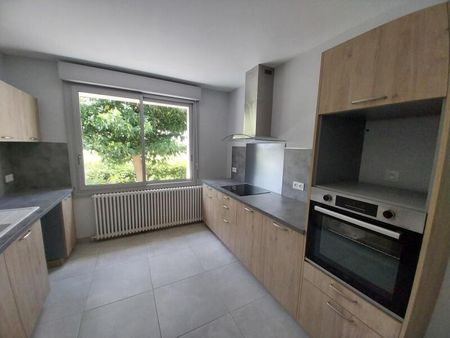 Location Maison 101 m² - Photo 2