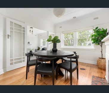 Charming Art Deco Home with Beautiful Large Outdoor Spaces - Photo 2