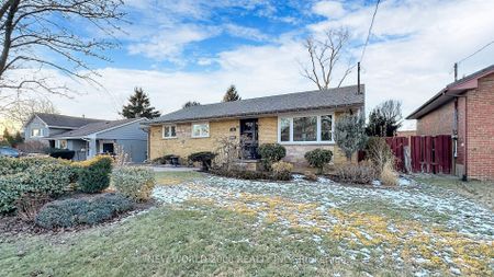 For Lease - 10 Suburban Drive, Mississauga, Ontario - Photo 3