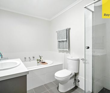 BEAUTIFULLY PRESENTED FAMILY HOME!!! - Photo 2