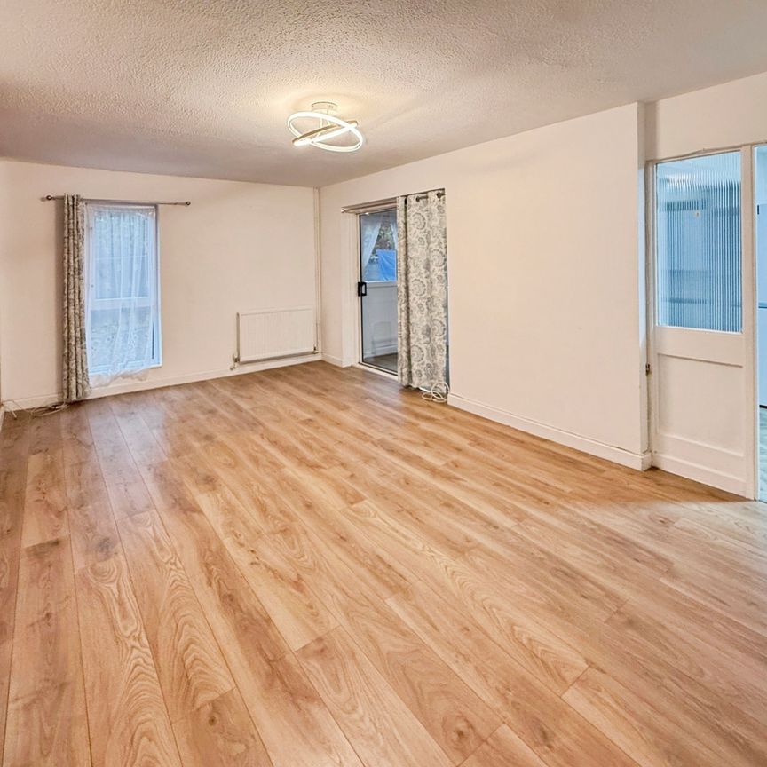 Shawbridge, Harlow - Photo 1