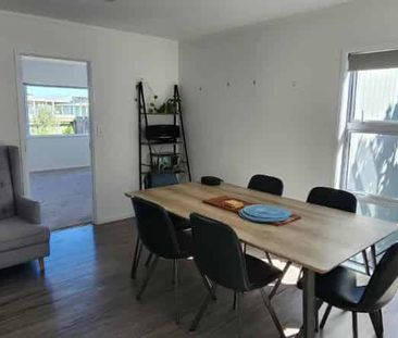 Lovely Four Bedroom Home - Photo 3