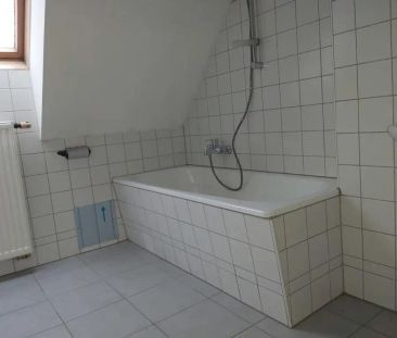 NEU - Zentrale 2-Zimmer-Wohnung mit Küchenblock im 2. Obergeschoß (... - Photo 2