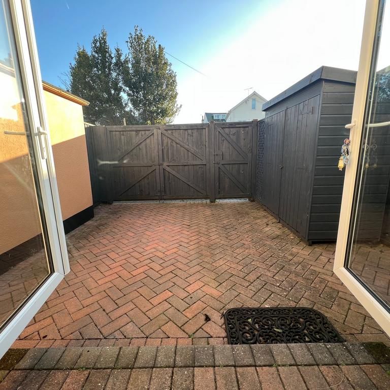 3 bedroom terraced house to rent - Photo 1