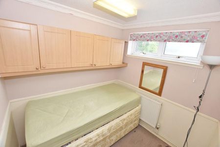 3 bedroom flat to rent - Photo 5