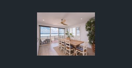 Absolute Beachfront Apartment in a Sought-after Location - Furnished - Photo 5