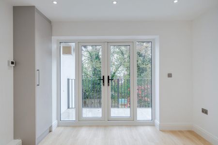 1 Bed Flat, West Hill, CR2 - Photo 2