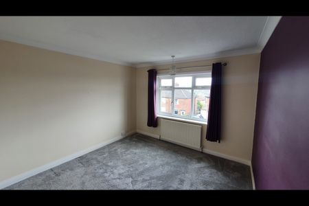 3 Bed Terraced House, Blue Hill Crescent, LS12 - Photo 2