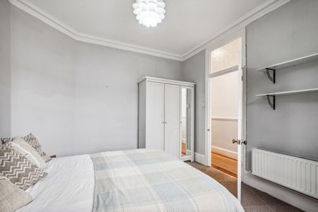 3 bedroom flat to rent - Photo 5
