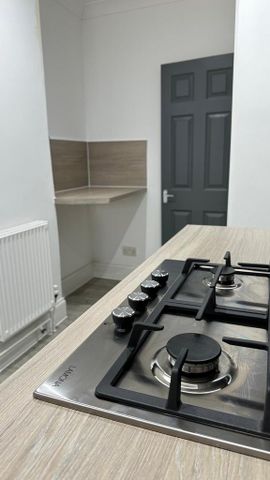 1 bedroom in a house share to rent - Photo 4