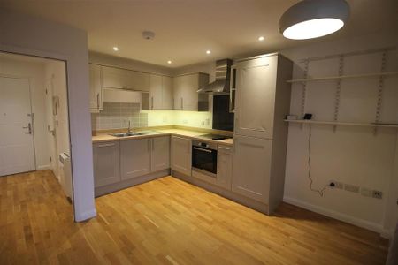 2 bedroom flat to rent - Photo 4