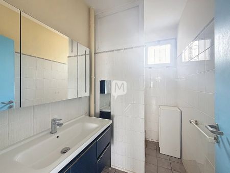 Location Appartement 2 pièces 41m² REMIRE MONTJOLY 97354 - Photo 5