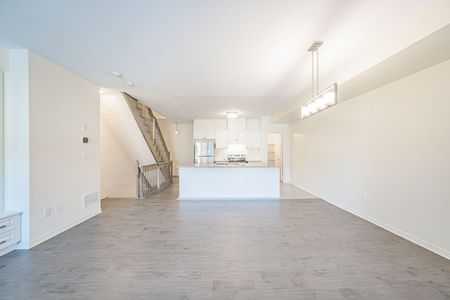 For Lease - 77 Ness Drive, Richmond Hill, Ontario - Photo 2