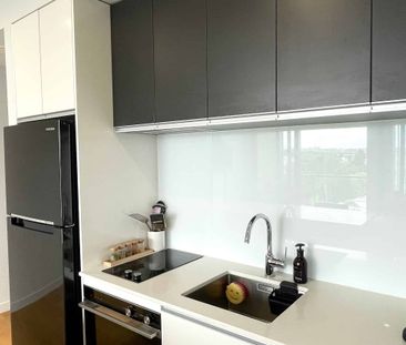 Fully Furnished 1 Bedroom, 1 Bathroom Apartment, 1 Car - Photo 5