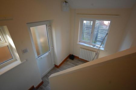 2 bedroom maisonette to rent - Photo 2