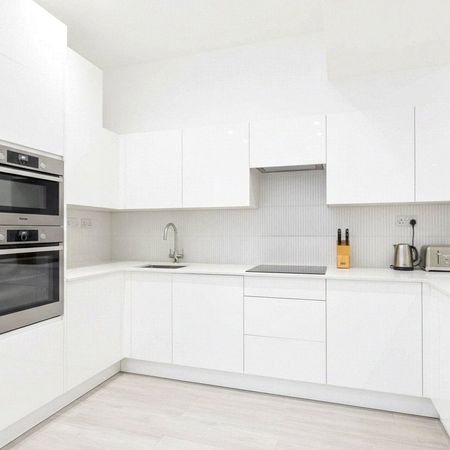 0 bedroom Studio in High Street, - Photo 3