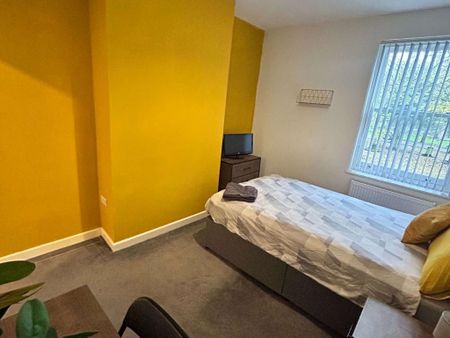 13 bedroom house of multiple occupation to rent - Photo 4